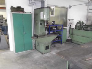 Einständerpresse hydraulisch
