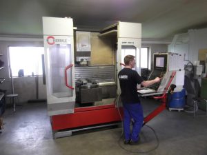 CNC-Universal-Fräsmaschine Hermle Mit 32-fach Wechsler