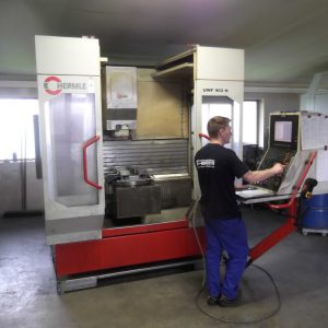 CNC-Universal-Fräsmaschine Hermle Mit 32-fach Wechsler
