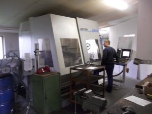 CNC-Universal-Fräsmaschine mit Wechsler