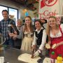 Hausmesseteam Hinter Der Theke